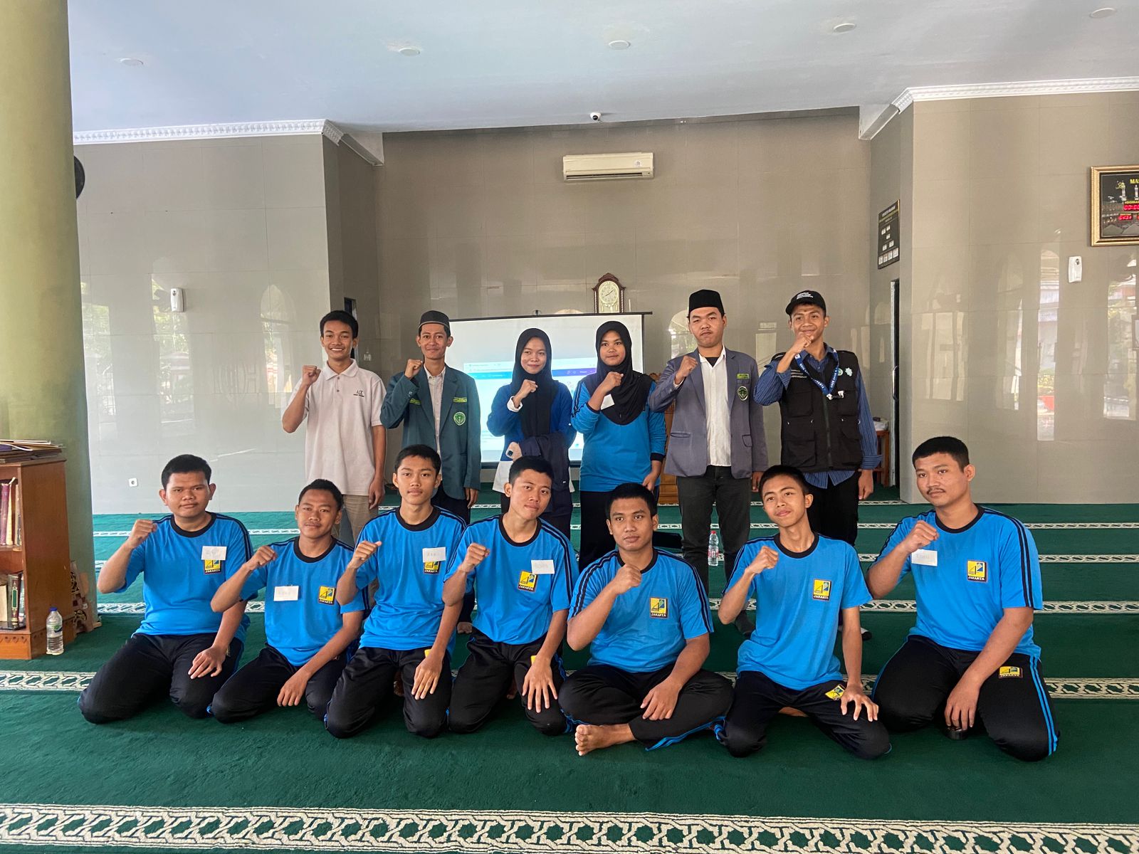 Pelatihan Kepemimpinan dalam kegiatan LDKR (Latihan Dasar Kepemimpinan Rohis) di SMKN 4 dengan menjelaskan tentang “Seni Memimpin ala SBY Menavigasi Krisis dengan Data, Jiwa "Can-Do", dan Kelapangan Hati”